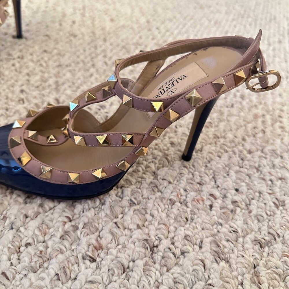 VALENTINO Rockstud T-Strap Pump - Picture 2 of 6
